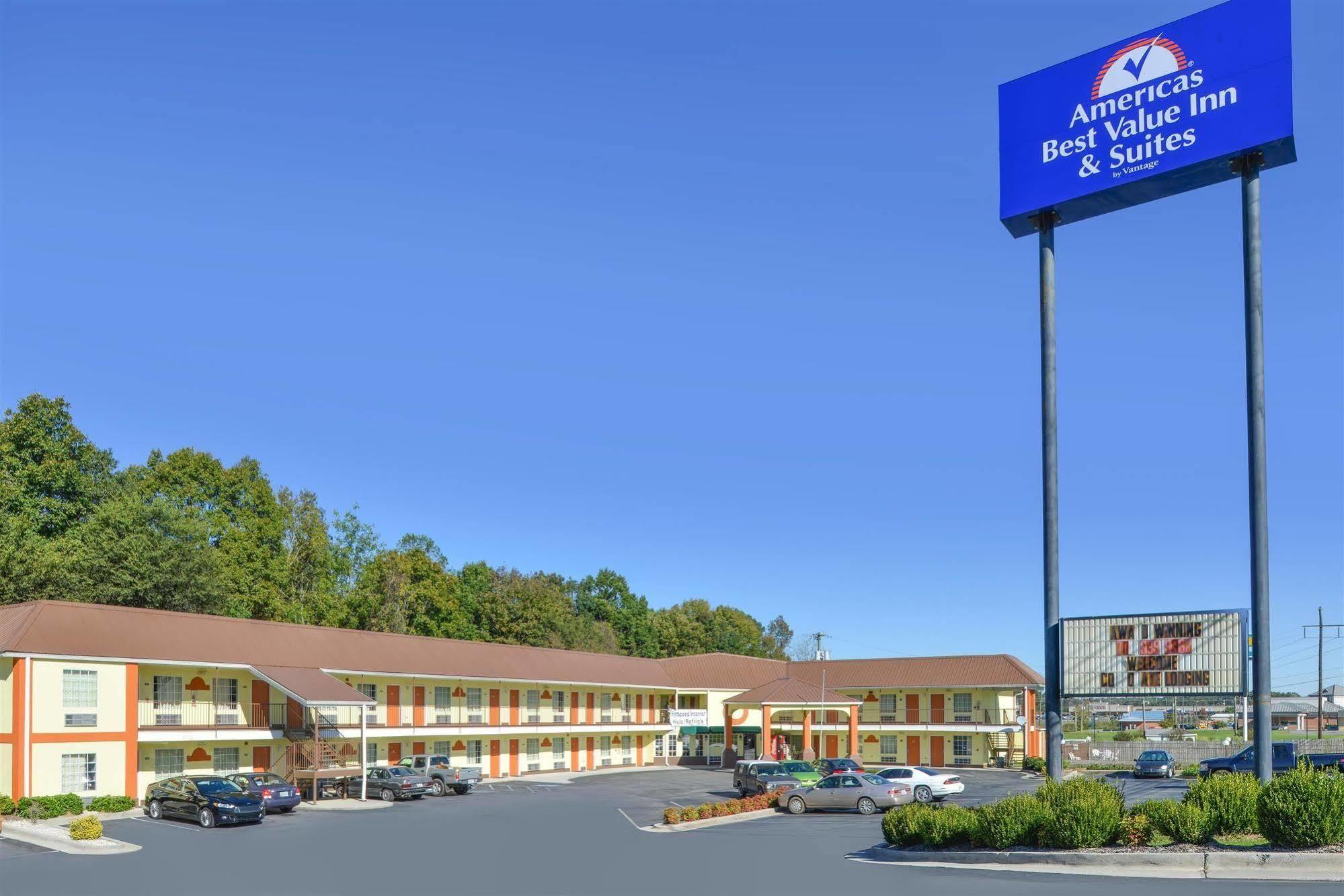Carry On Inn & Suites LaFayette Bagian luar foto